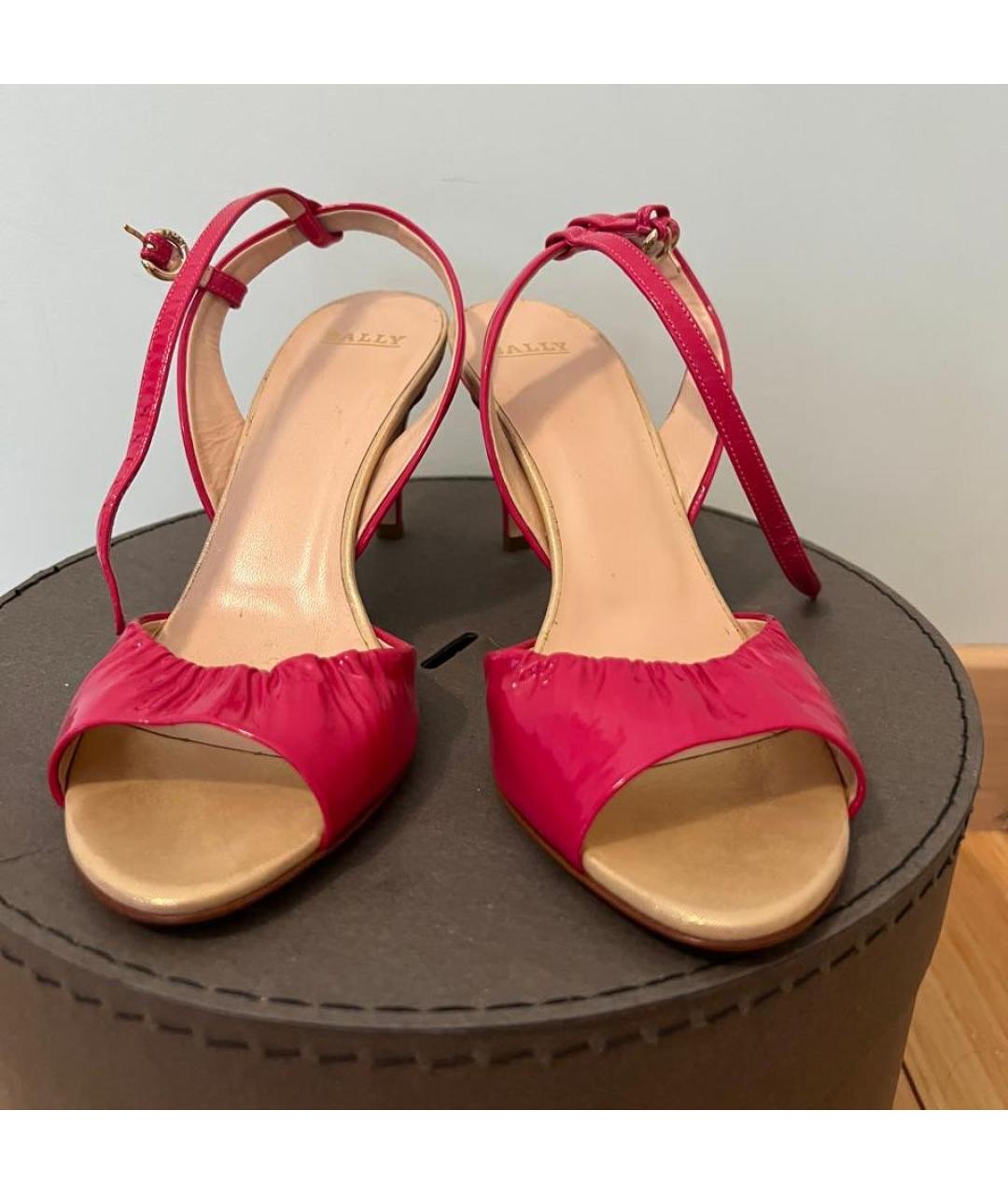 BALLY Розовые босоножки из лакированной кожи, фото 2