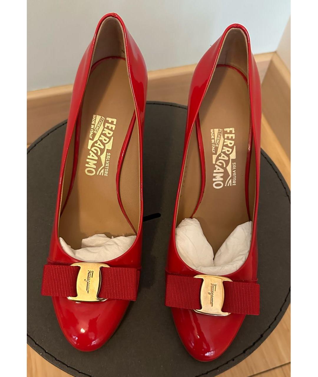FERRAGAMO Красные туфли из лакированной кожи, фото 2