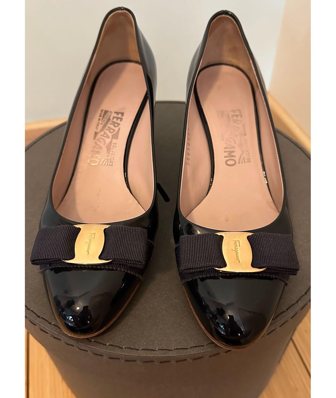 FERRAGAMO Черные туфли из лакированной кожи, фото 2