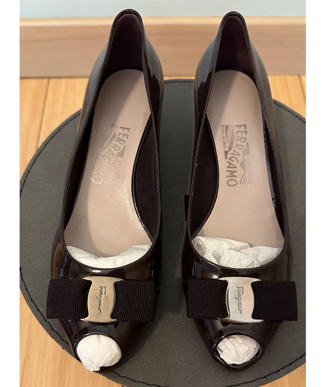 FERRAGAMO Коричневые туфли из лакированной кожи, фото 2