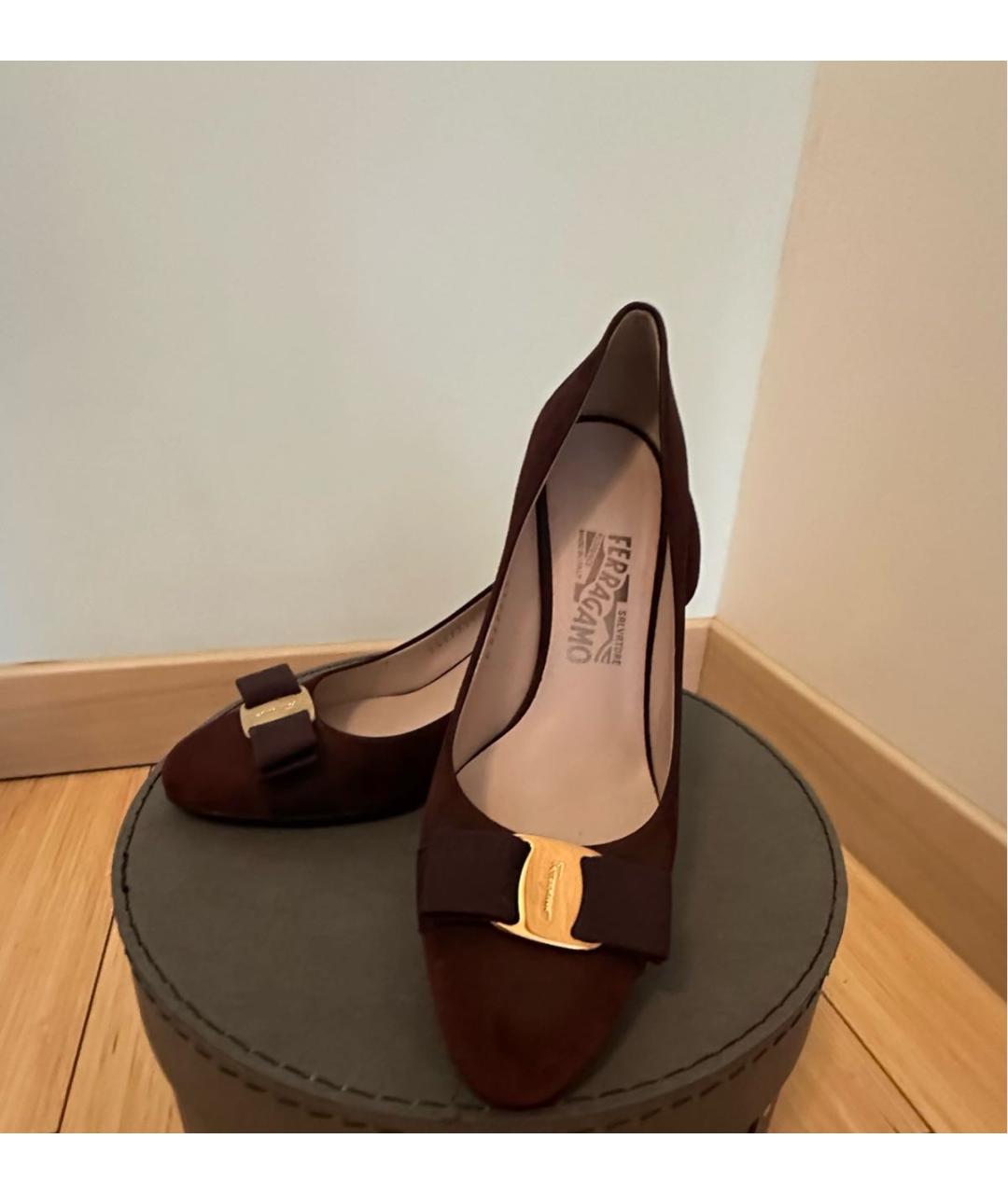 FERRAGAMO Коричневые замшевые туфли, фото 3