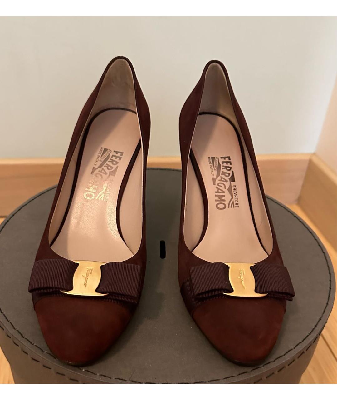 FERRAGAMO Коричневые замшевые туфли, фото 2
