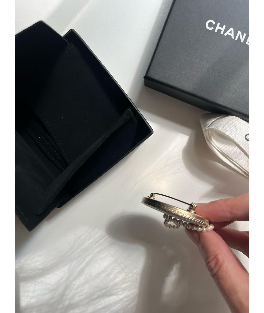 CHANEL Белая металлическая булавка / брошь, фото 6
