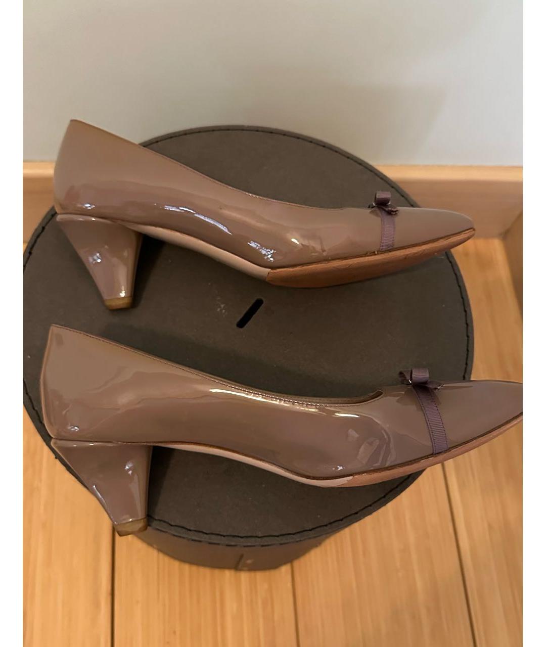 FERRAGAMO Бежевые туфли из лакированной кожи, фото 6