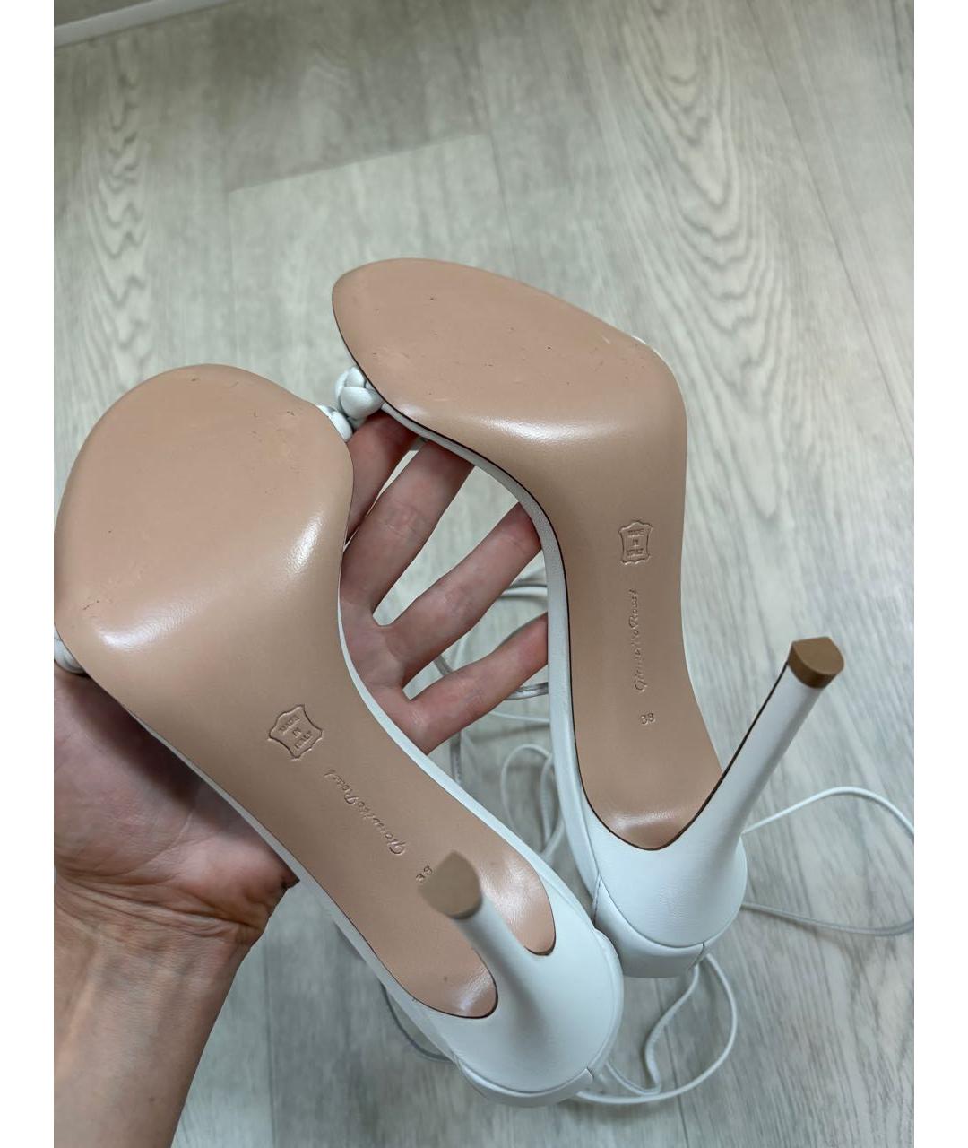 GIANVITO ROSSI Белые кожаные босоножки, фото 5