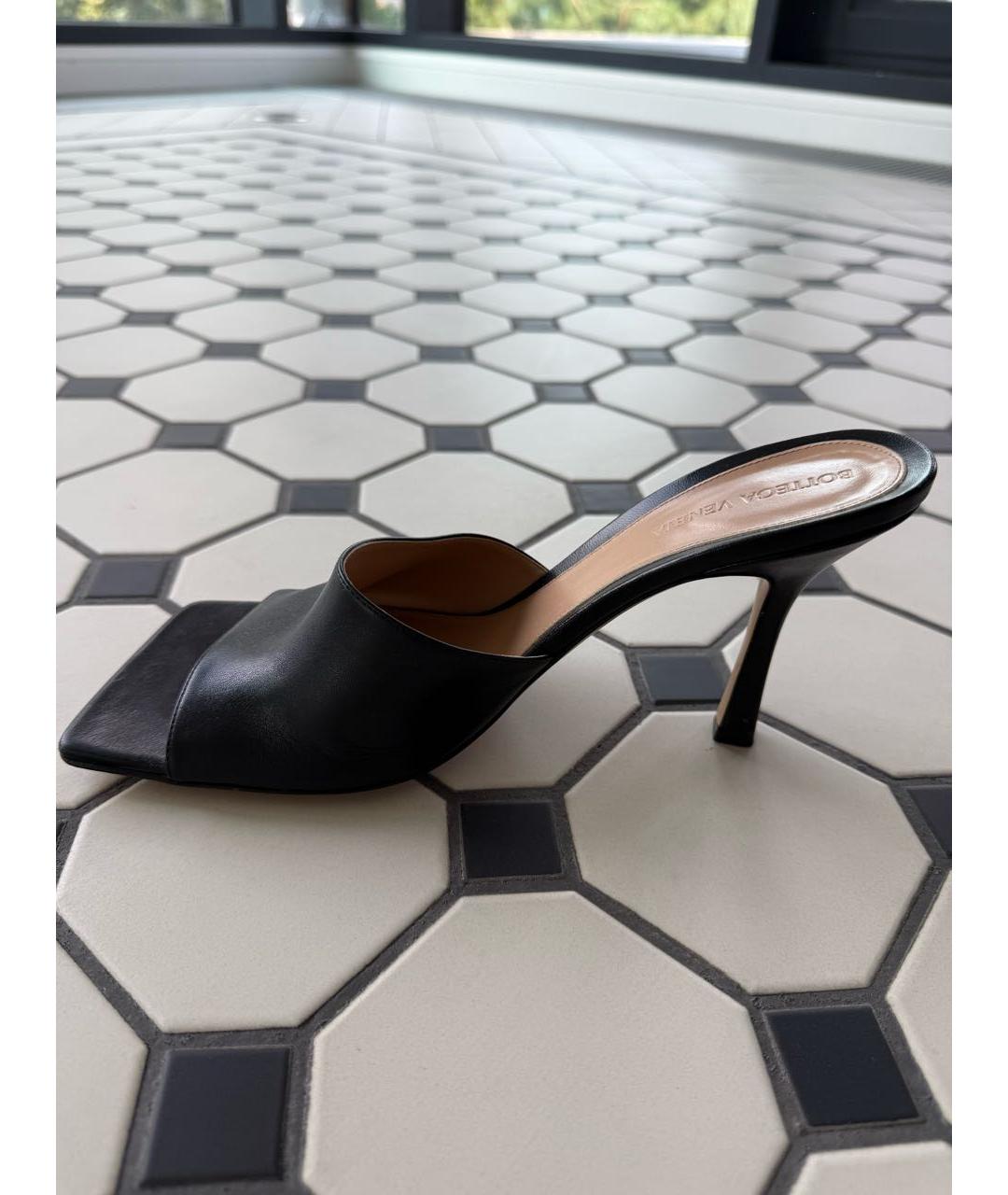 BOTTEGA VENETA Черные кожаные мюли, фото 6