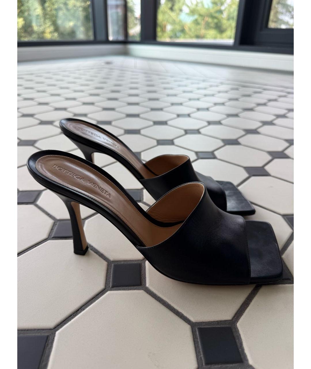 BOTTEGA VENETA Черные кожаные мюли, фото 5