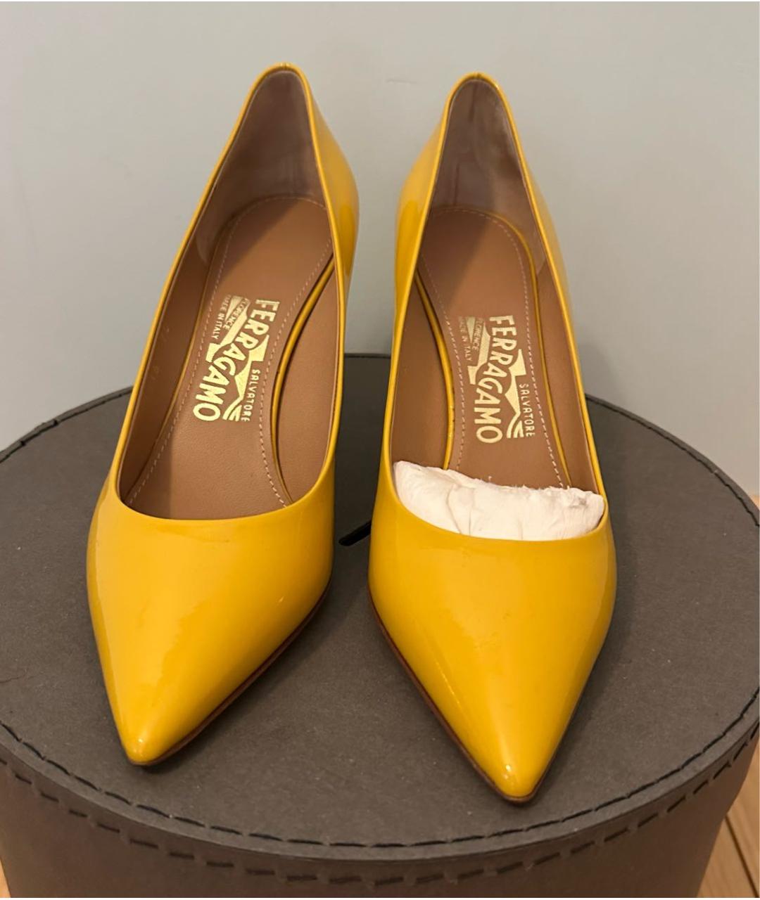 FERRAGAMO Желтые туфли из лакированной кожи, фото 2