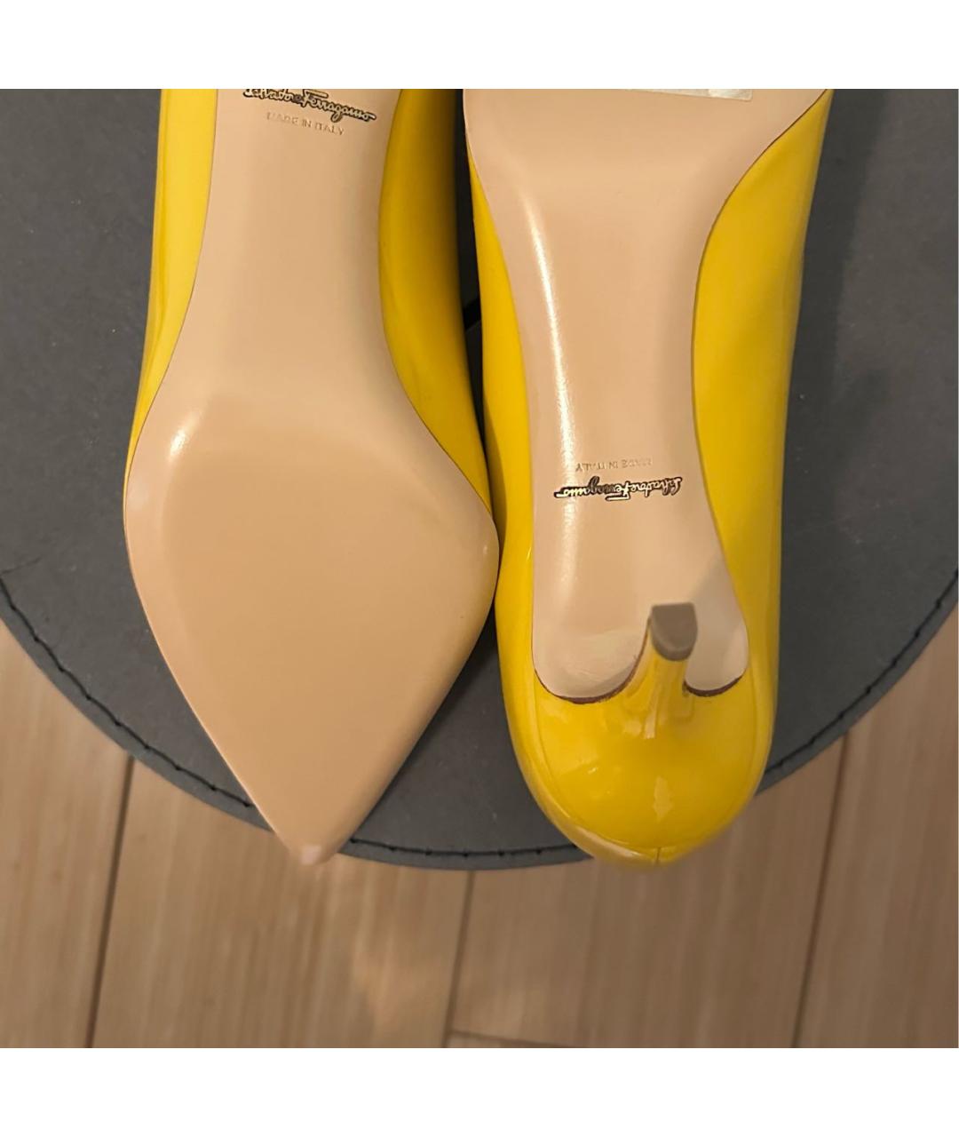 FERRAGAMO Желтые туфли из лакированной кожи, фото 4