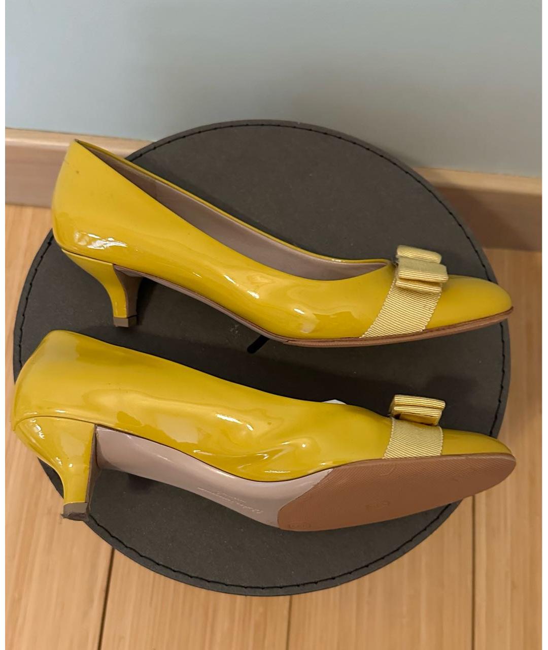 FERRAGAMO Желтые туфли из лакированной кожи, фото 2