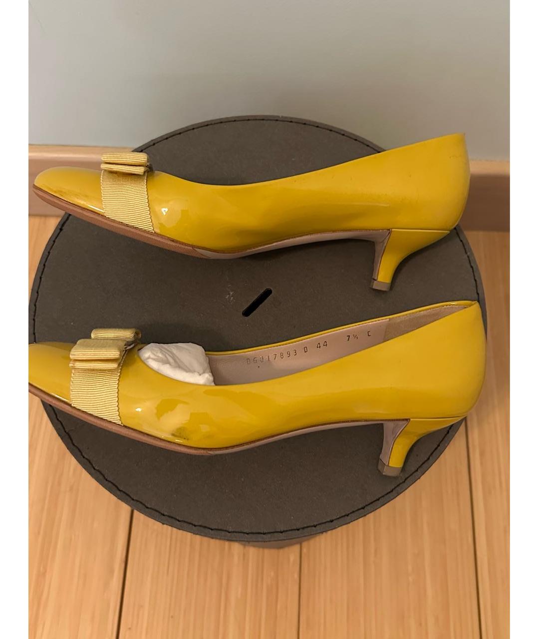 FERRAGAMO Желтые туфли из лакированной кожи, фото 6