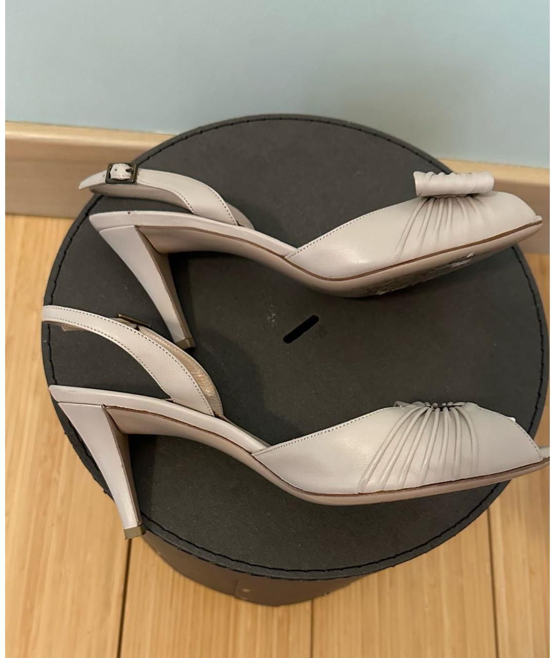 FERRAGAMO Бежевые кожаные босоножки, фото 6