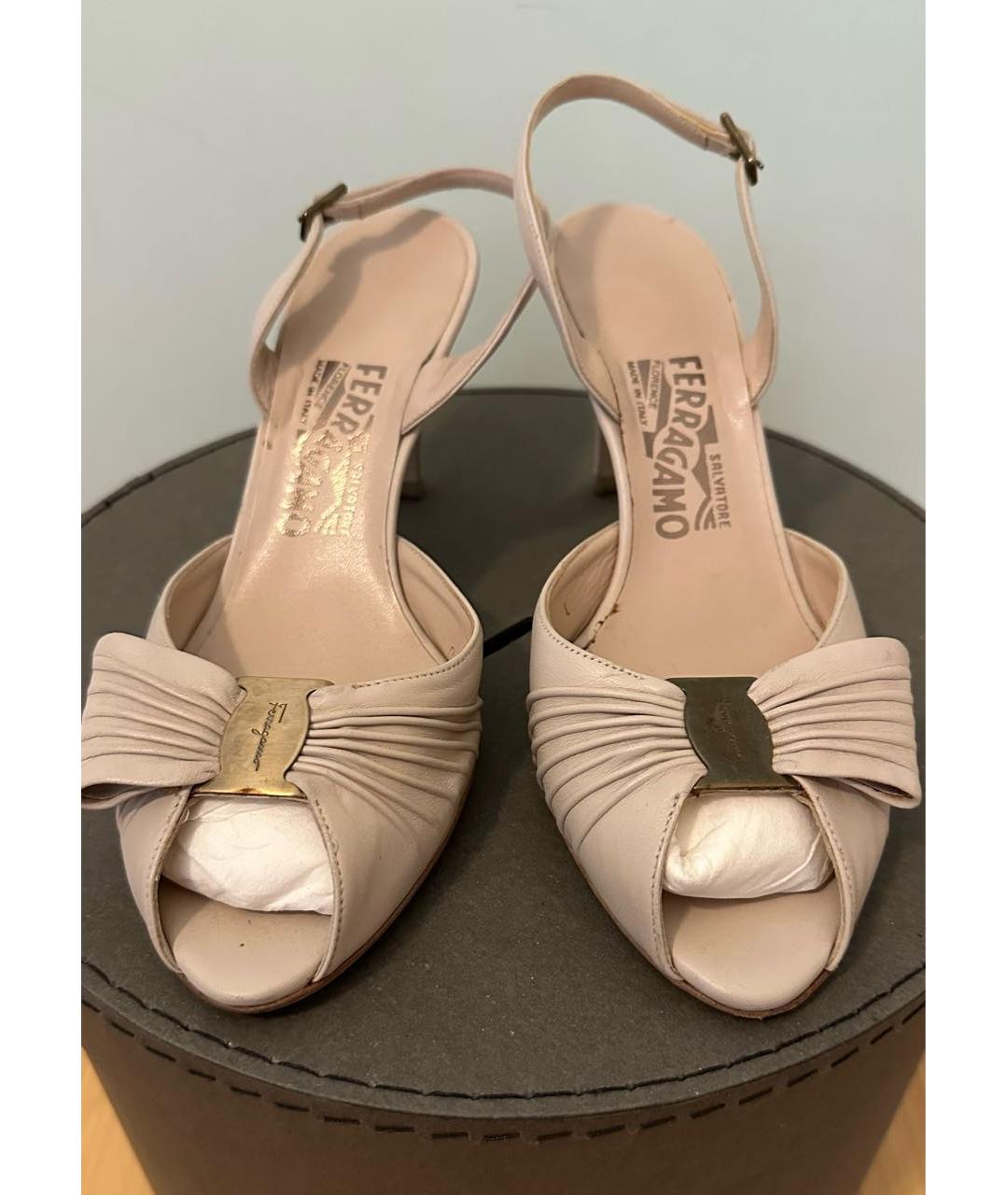 FERRAGAMO Бежевые кожаные босоножки, фото 2