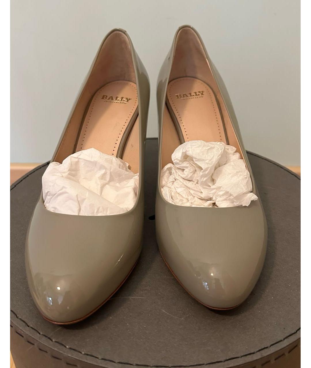 BALLY Бежевые туфли из лакированной кожи, фото 2