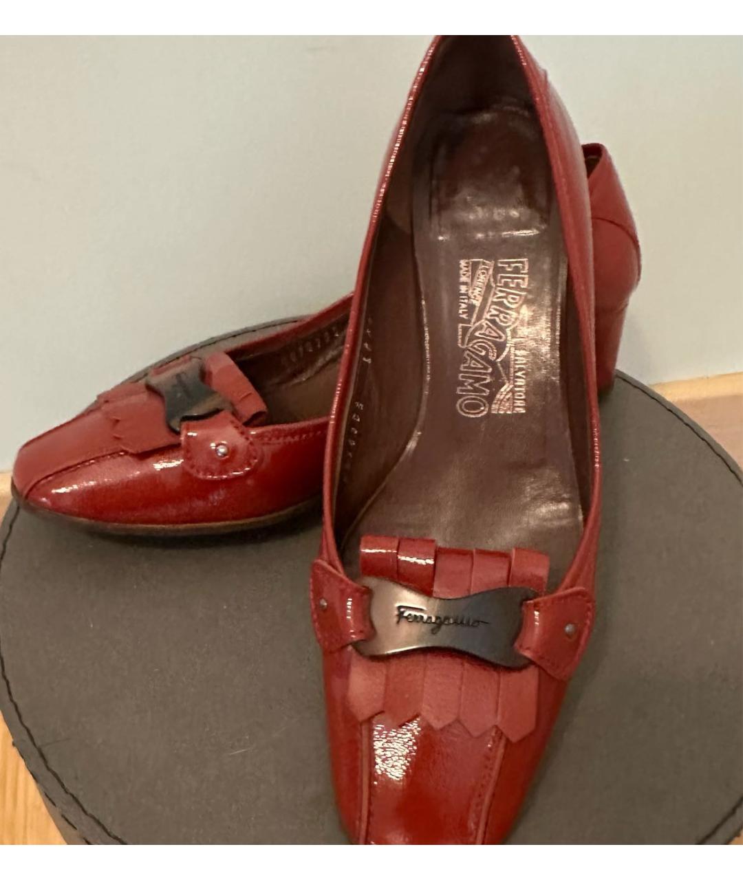 FERRAGAMO Бордовые туфли из лакированной кожи, фото 3