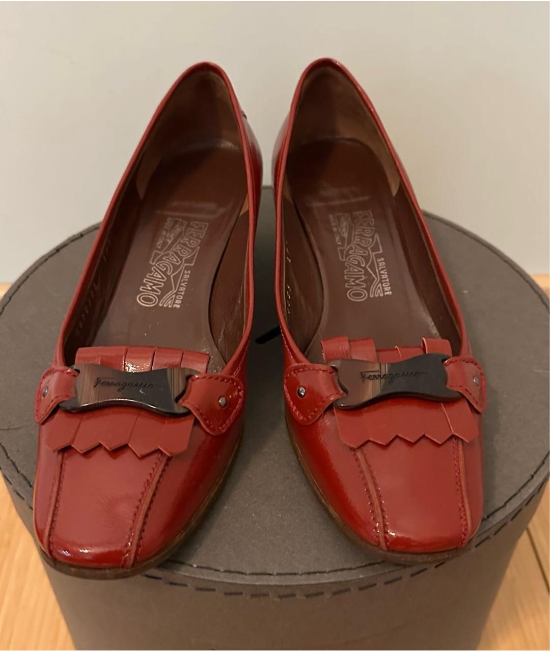 FERRAGAMO Бордовые туфли из лакированной кожи, фото 2