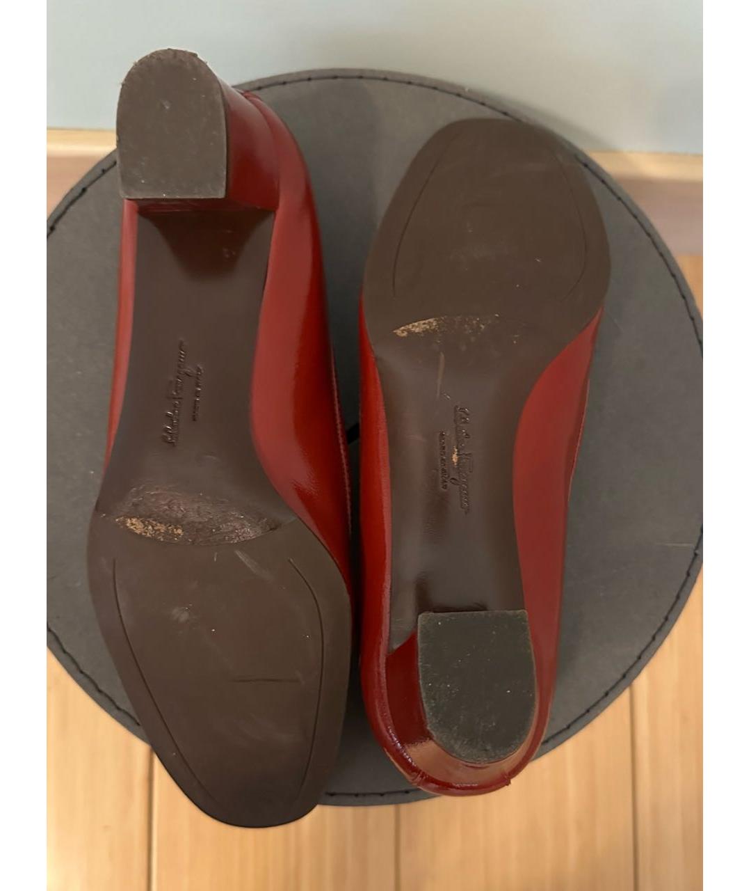 FERRAGAMO Бордовые туфли из лакированной кожи, фото 4