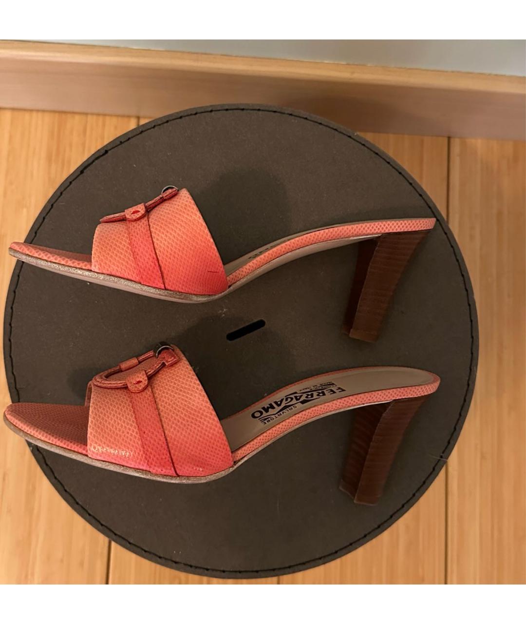 FERRAGAMO Коралловые кожаные мюли, фото 6