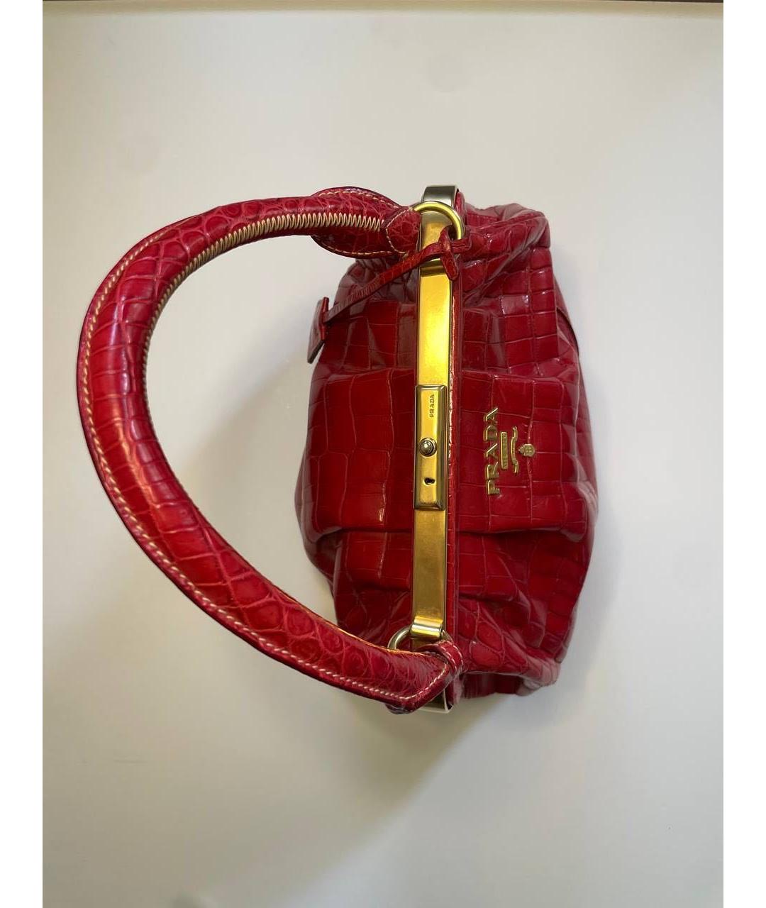 PRADA Красная сумка с короткими ручками из экзотической кожи, фото 3