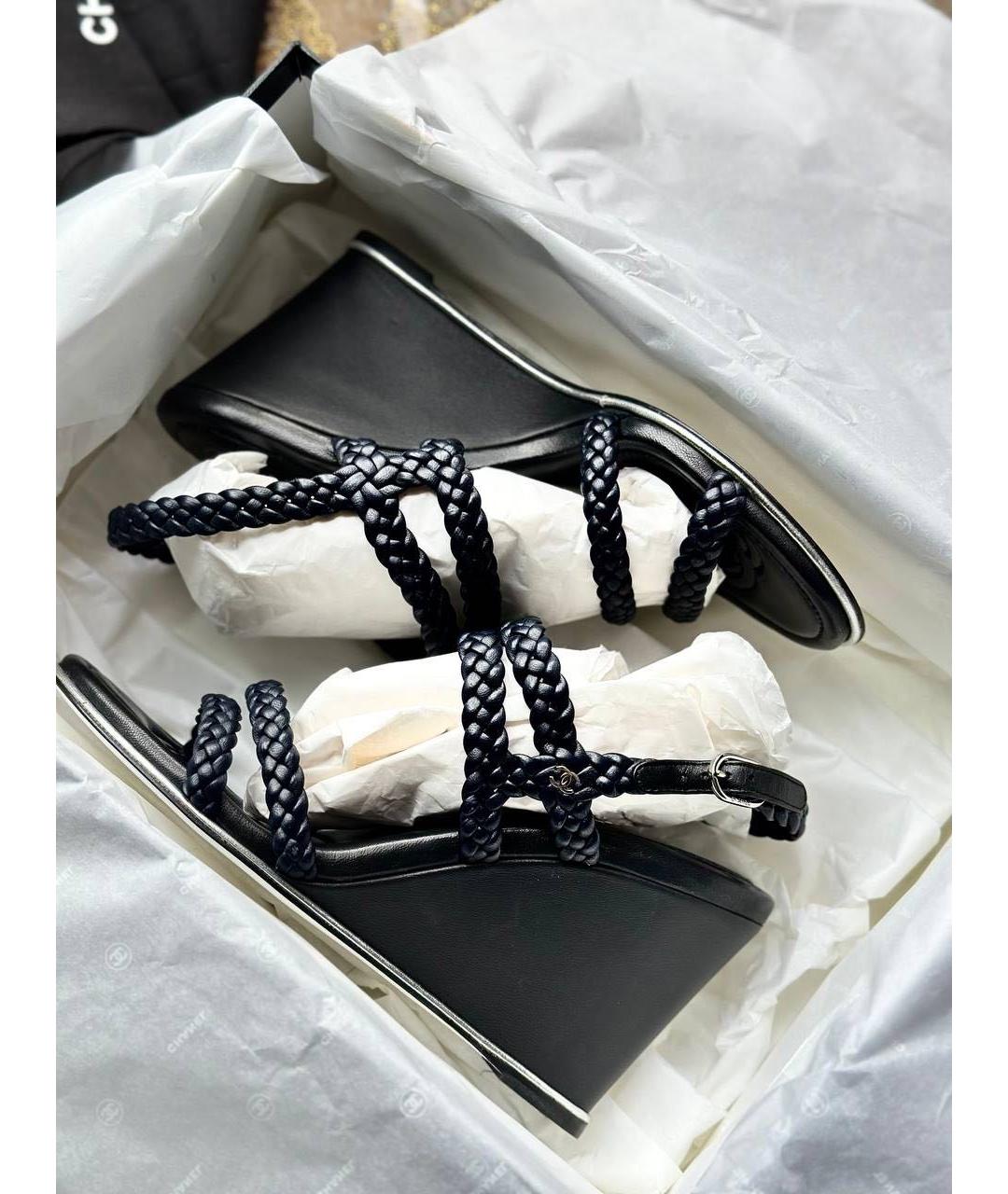 CHANEL Темно-синие кожаные босоножки, фото 3