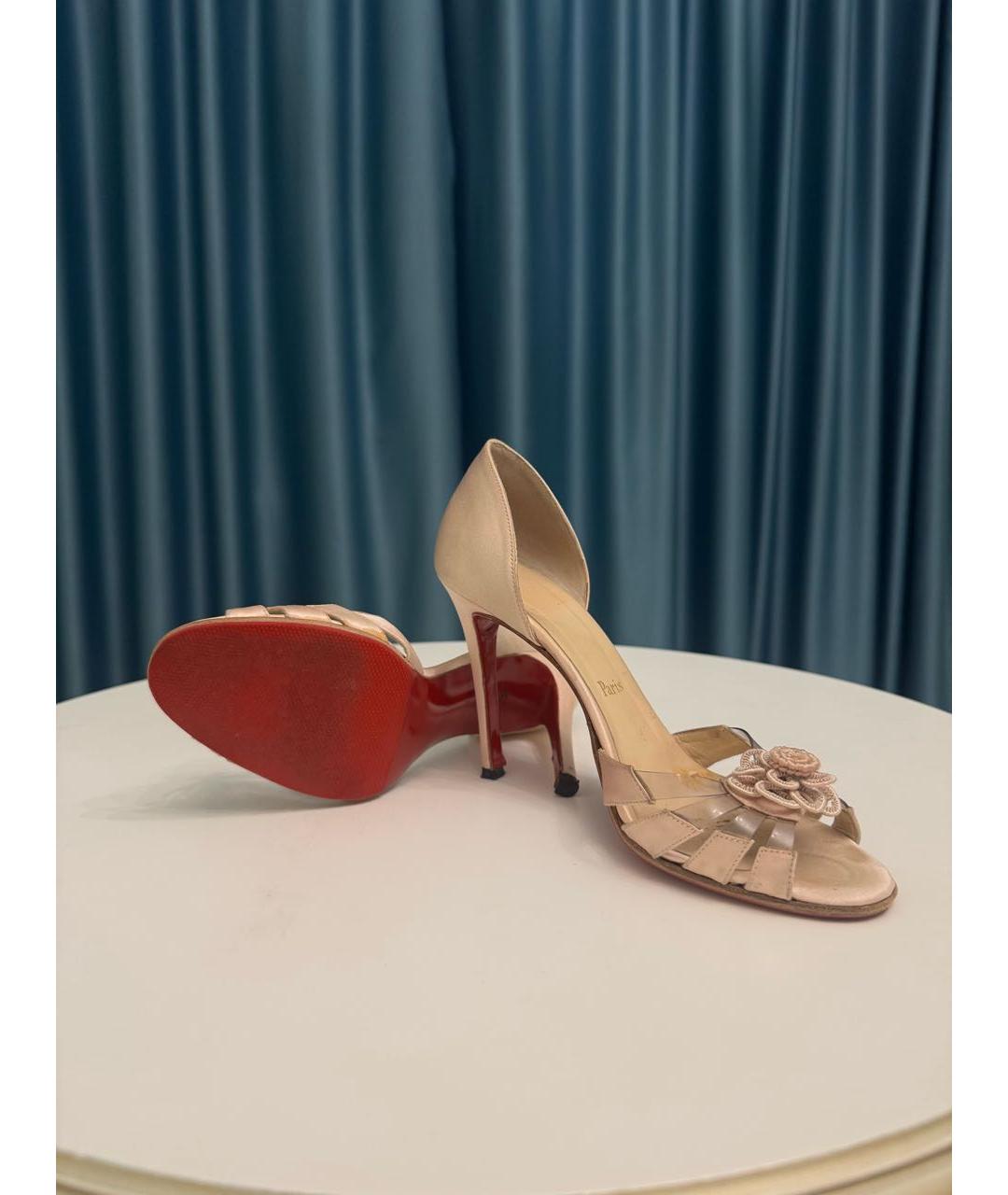 CHRISTIAN LOUBOUTIN Бежевые текстильные босоножки, фото 2