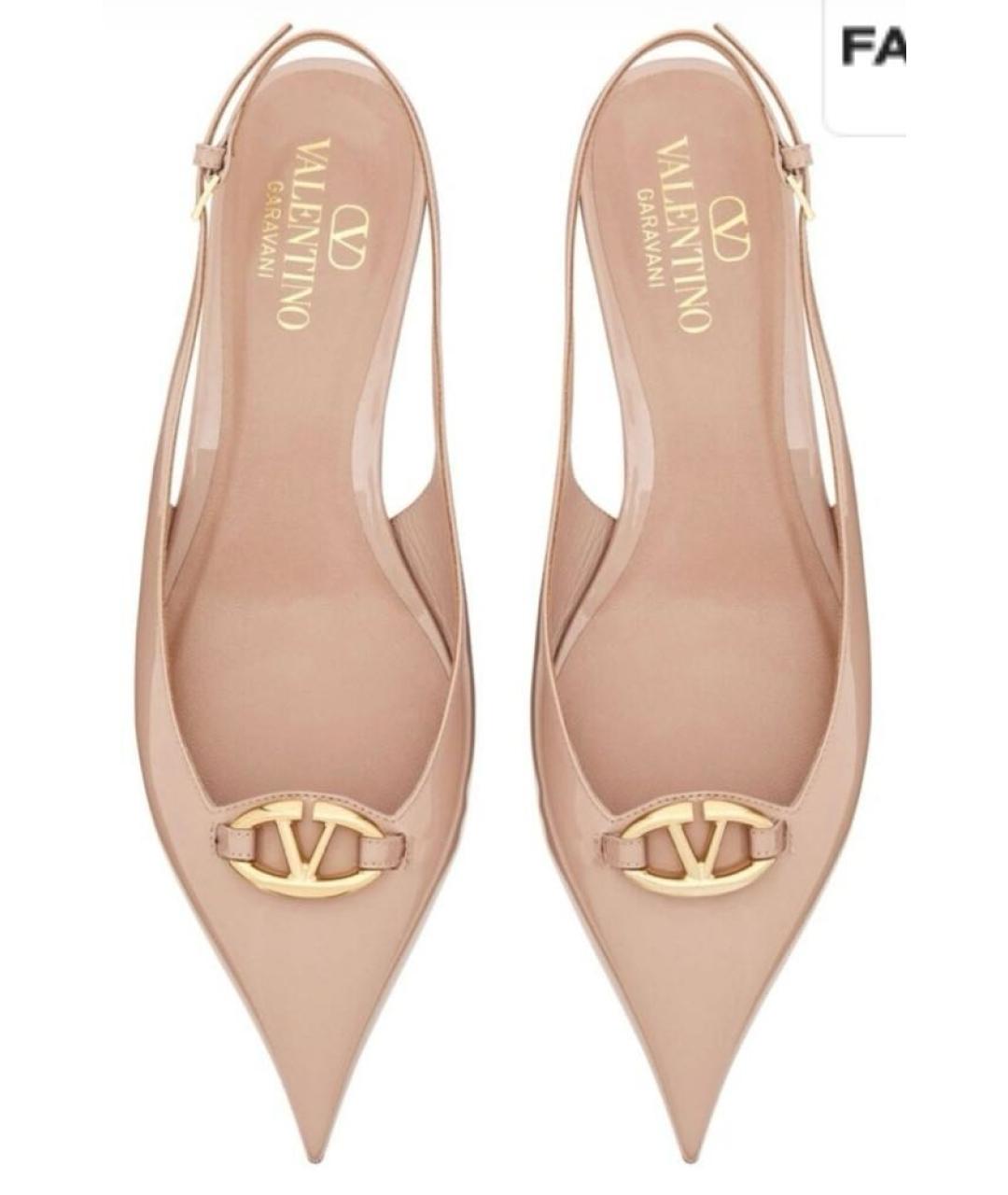 VALENTINO Бежевые лодочки на низком каблуке из лакированной кожи, фото 2