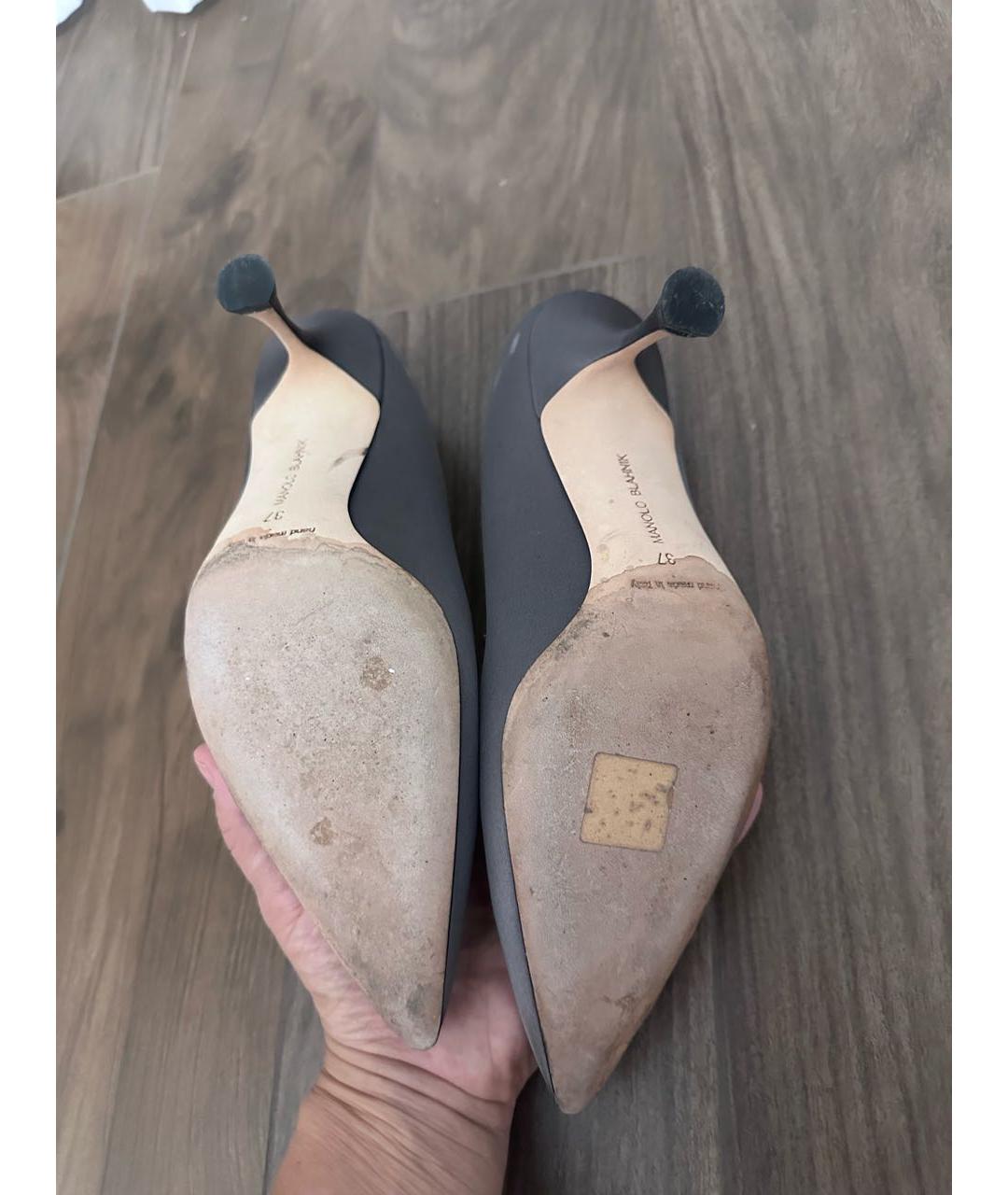 MANOLO BLAHNIK Антрацитовые текстильные лодочки на низком каблуке, фото 5