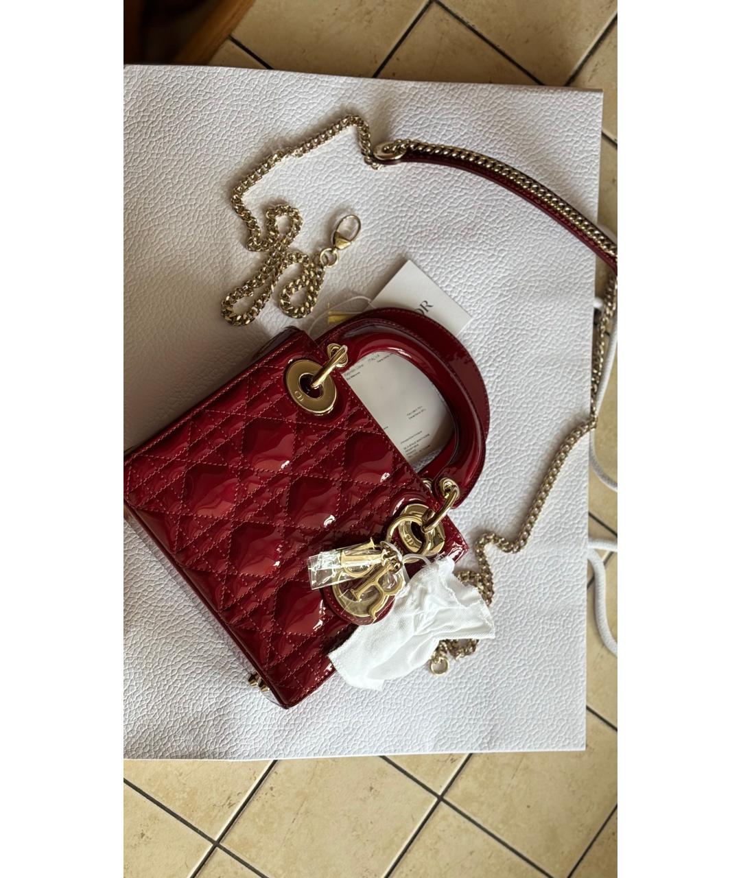 CHRISTIAN DIOR Красная сумка с короткими ручками из лакированной кожи, фото 2
