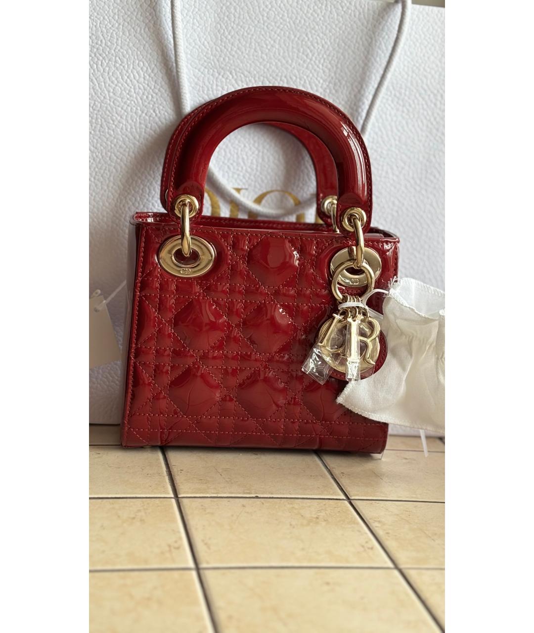 CHRISTIAN DIOR Красная сумка с короткими ручками из лакированной кожи, фото 10