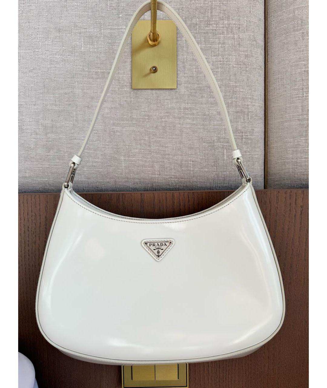 PRADA Белая сумка через плечо из лакированной кожи, фото 7