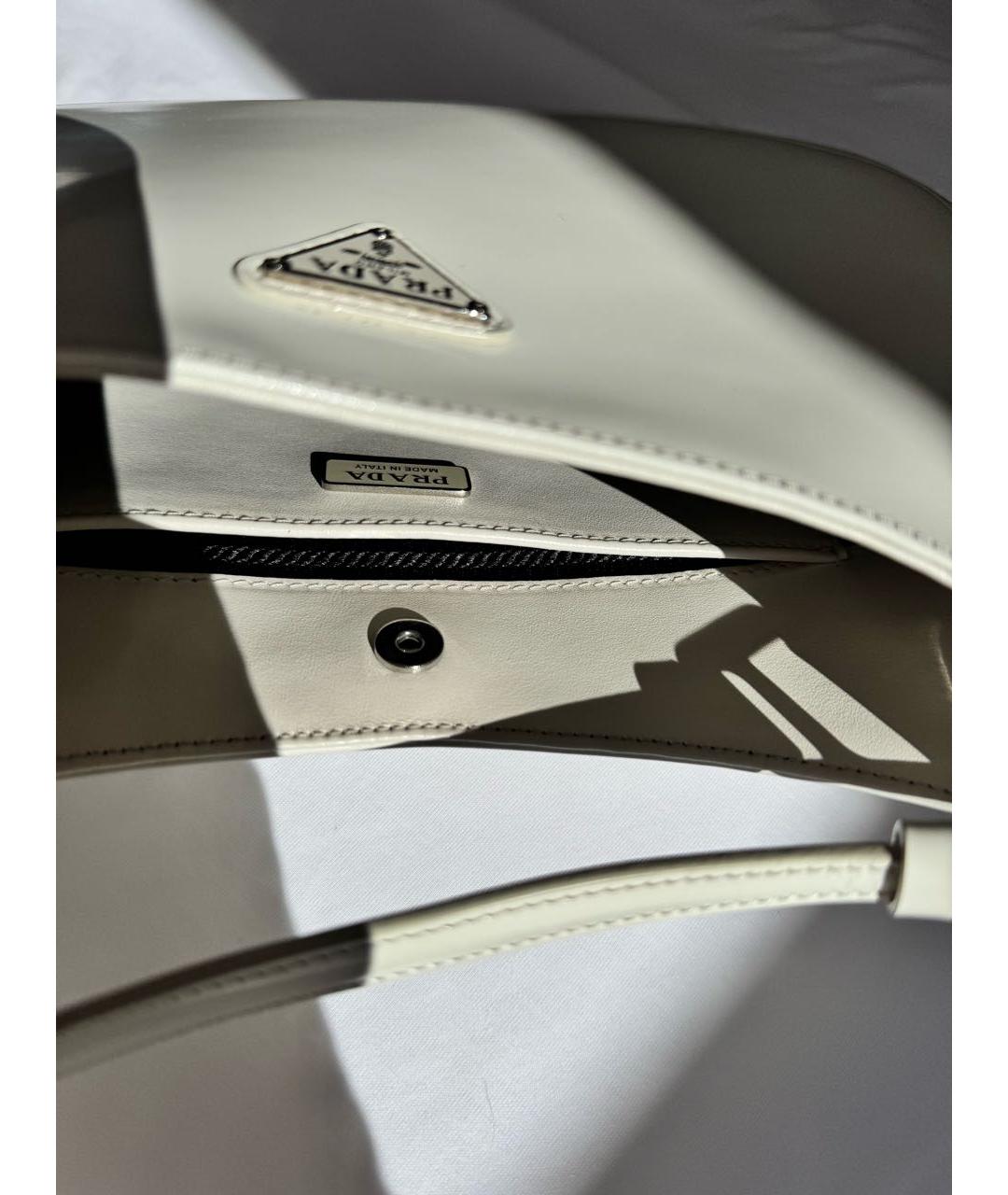PRADA Белая сумка через плечо из лакированной кожи, фото 4