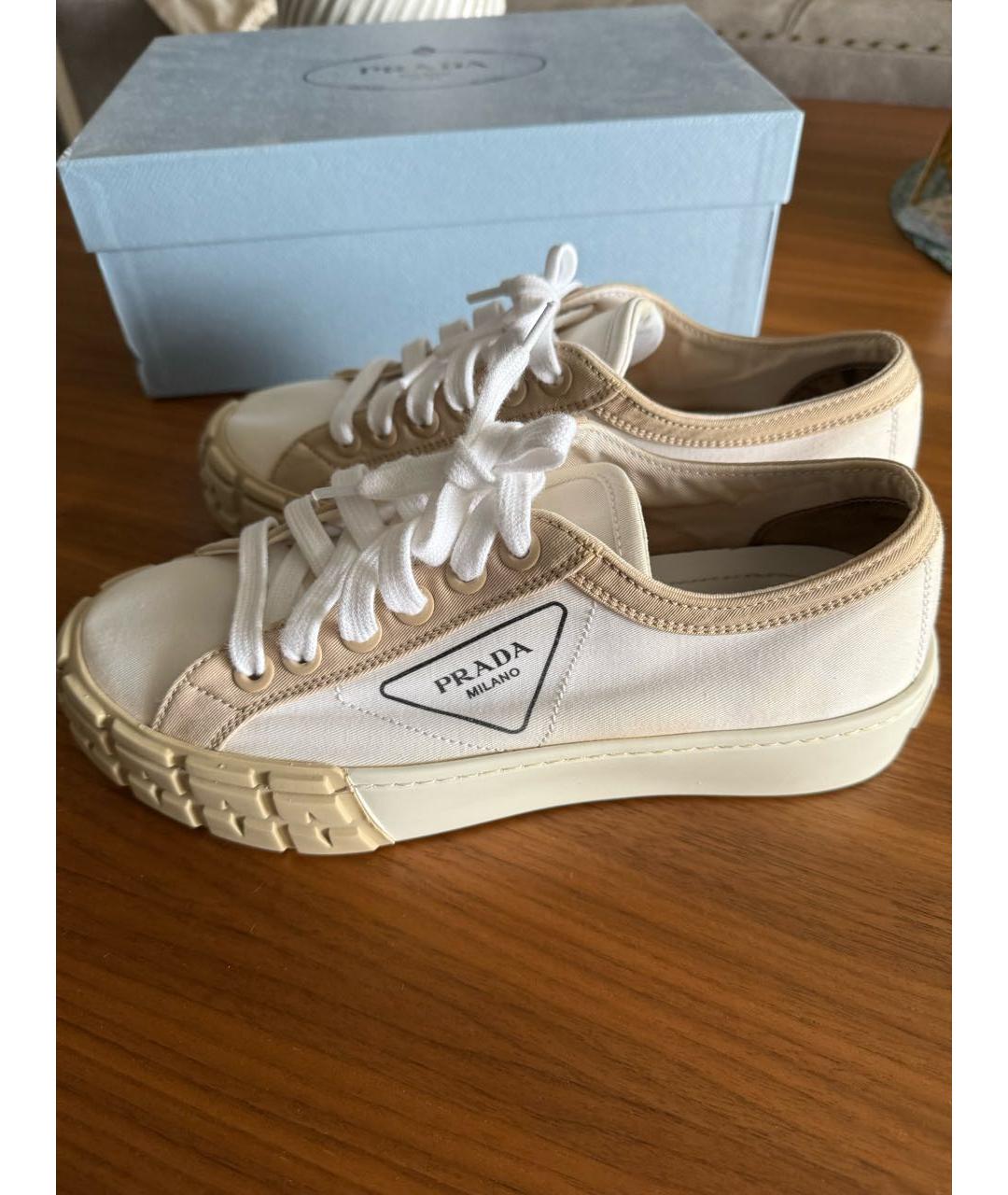 PRADA Белые текстильные кеды, фото 3