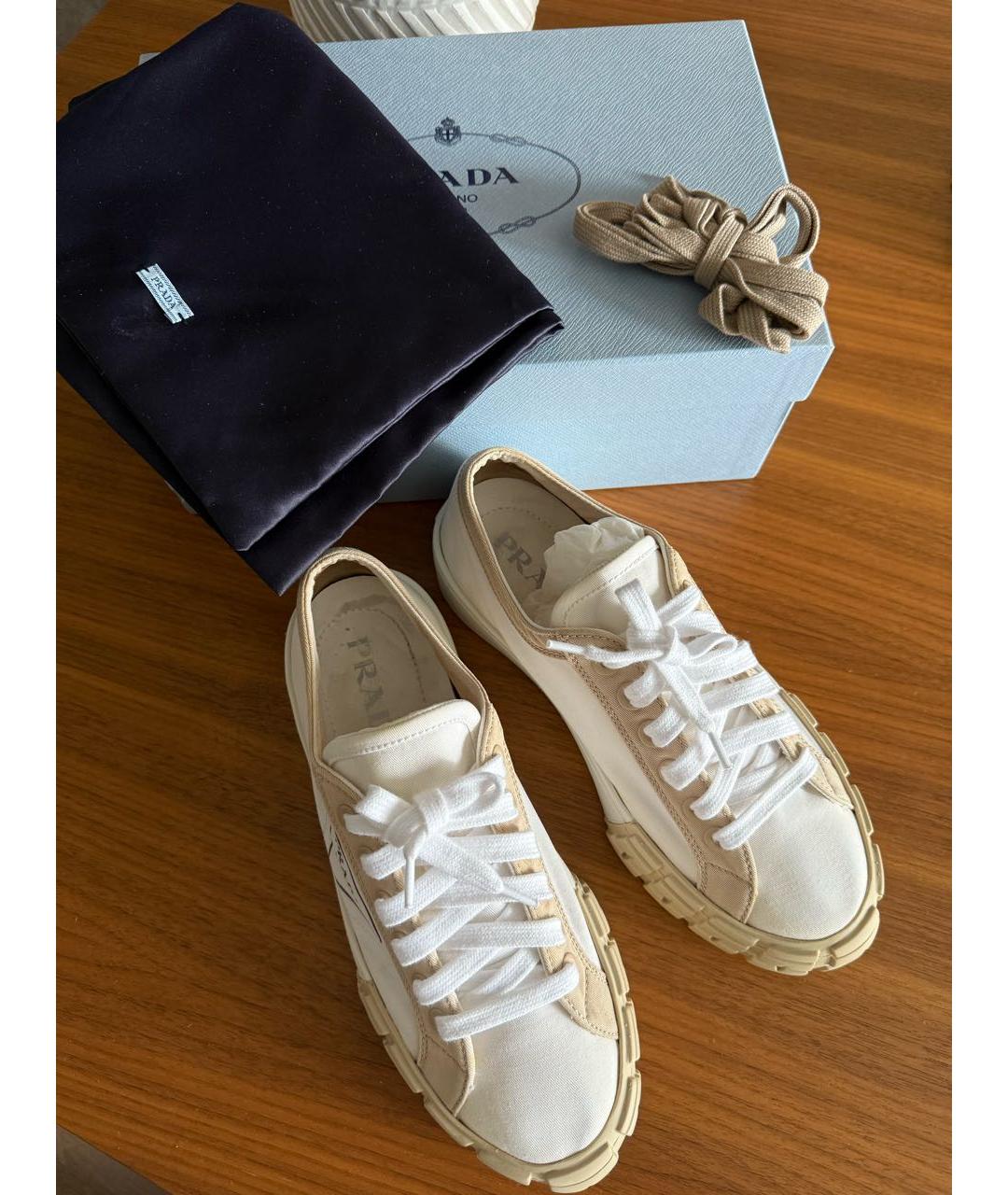 PRADA Белые текстильные кеды, фото 2