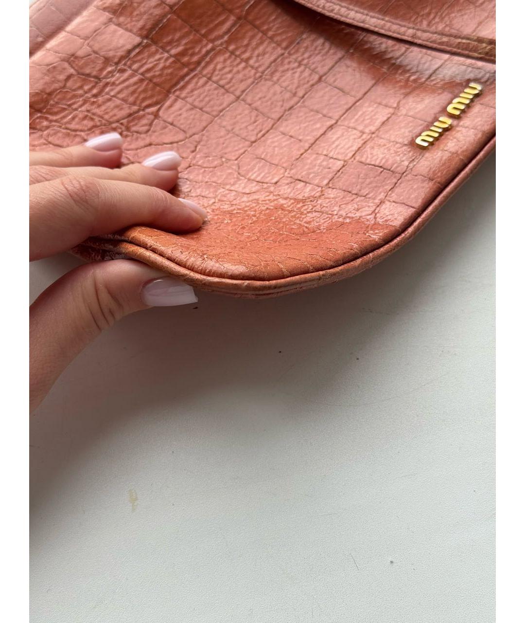 MIU MIU Коралловая сумка через плечо из лакированной кожи, фото 7
