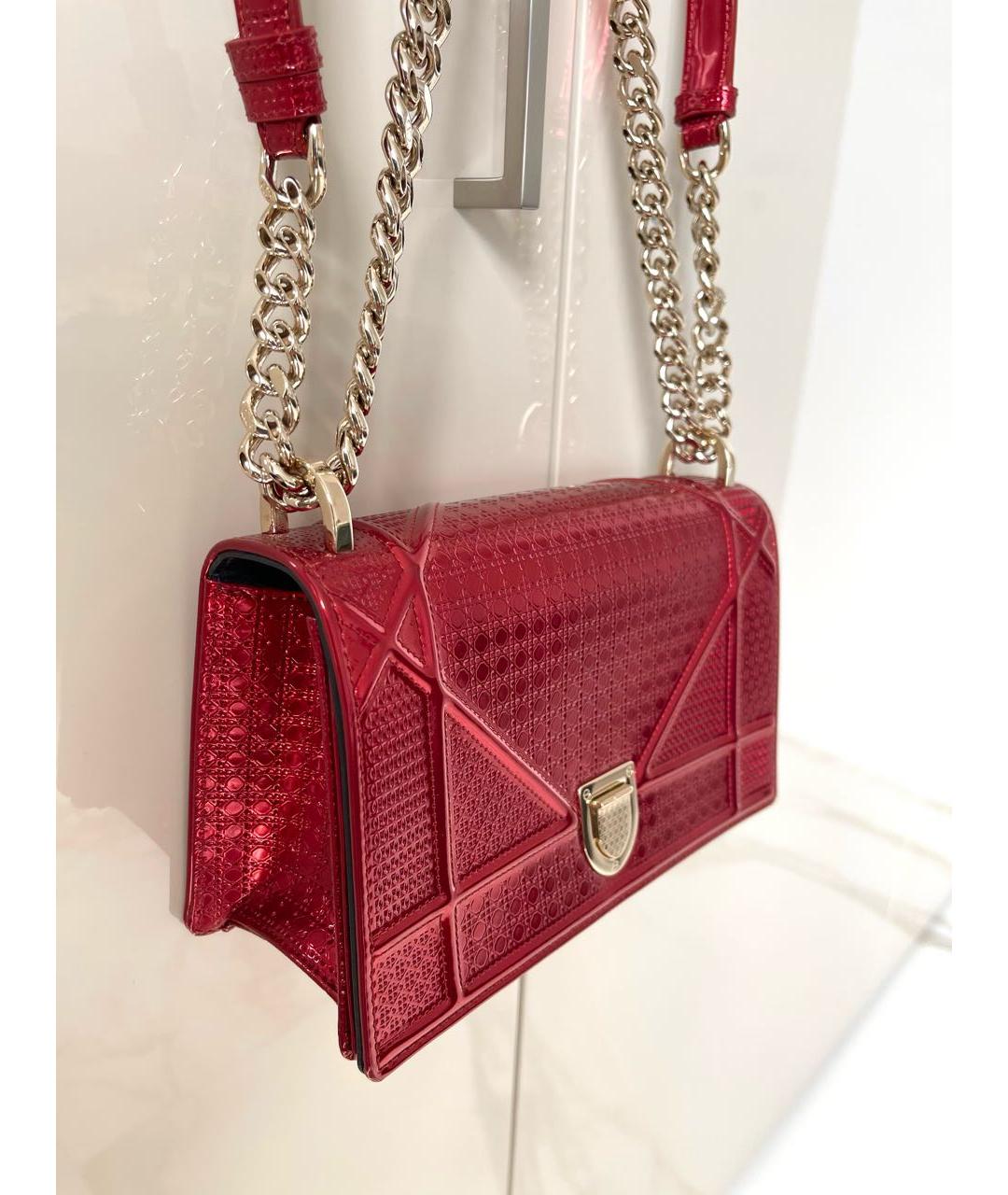 CHRISTIAN DIOR Красная сумка через плечо из лакированной кожи, фото 2