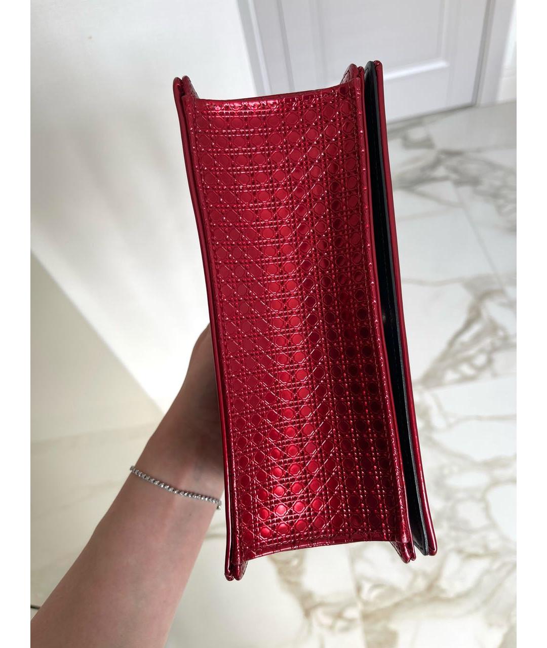 CHRISTIAN DIOR Красная сумка через плечо из лакированной кожи, фото 5