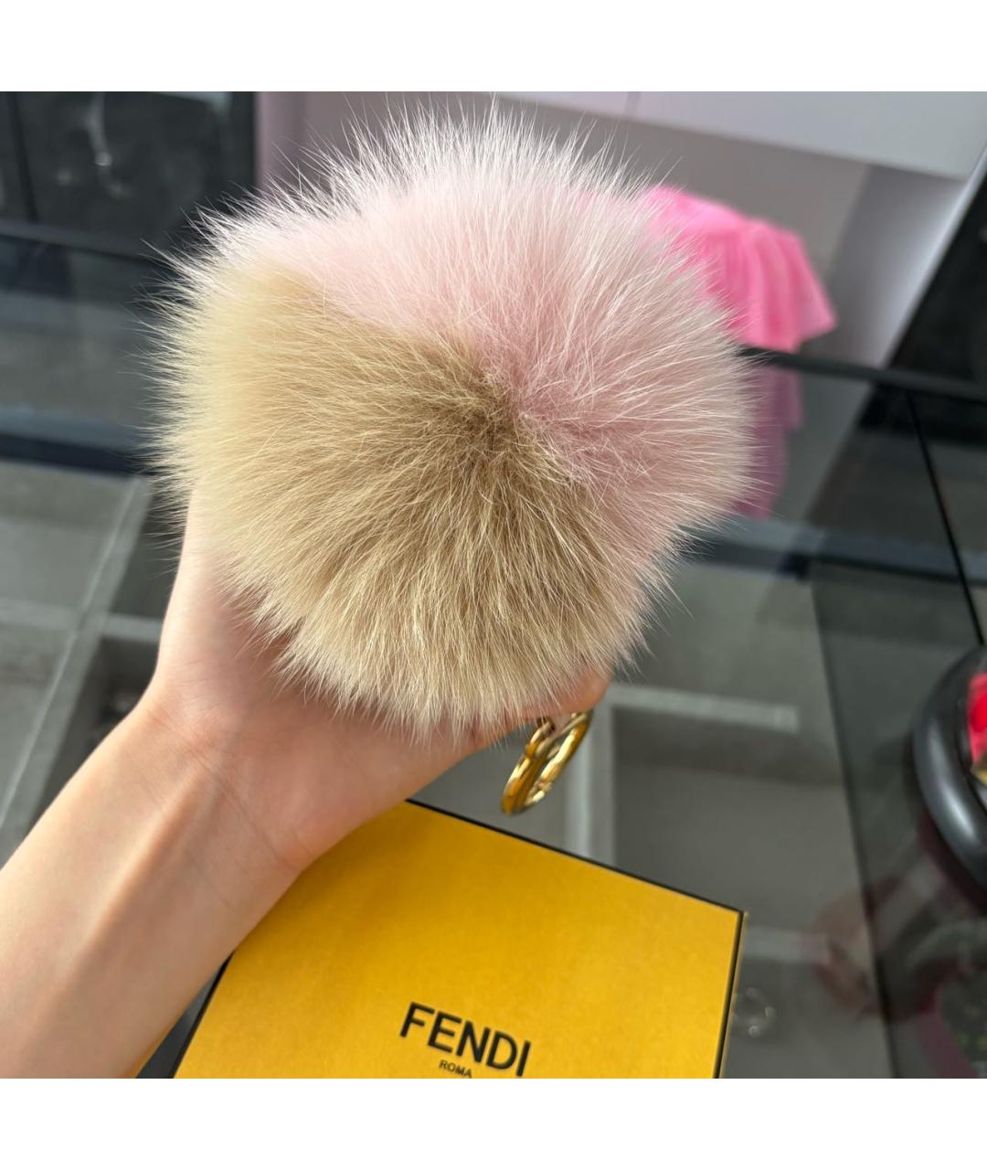 FENDI Бежевый брелок, фото 2