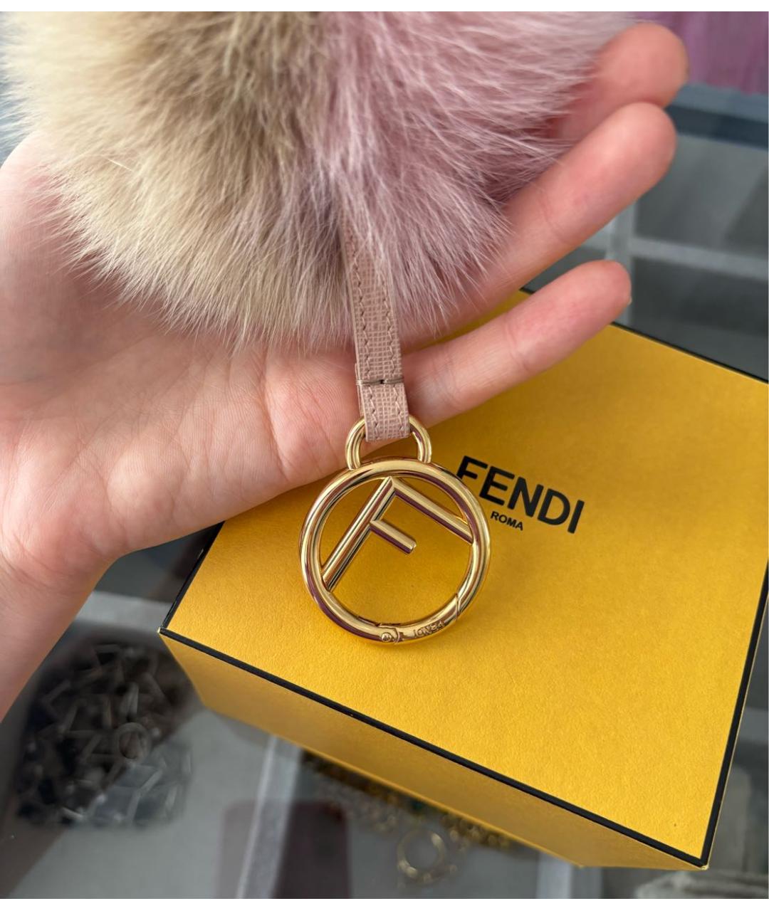 FENDI Бежевый брелок, фото 3