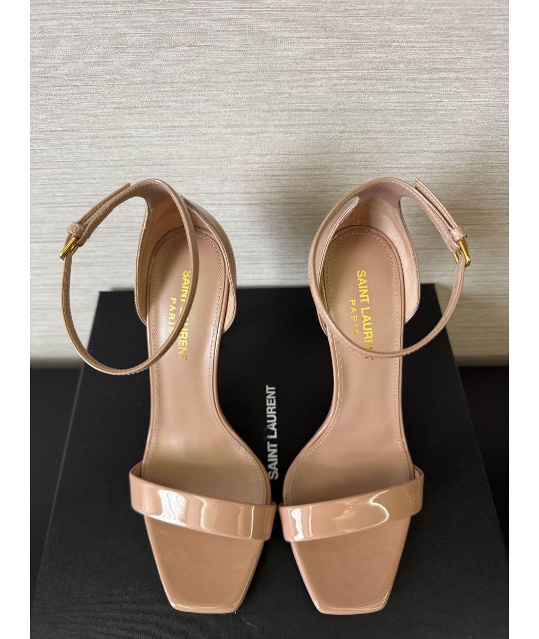 SAINT LAURENT Бежевые босоножки из лакированной кожи, фото 2