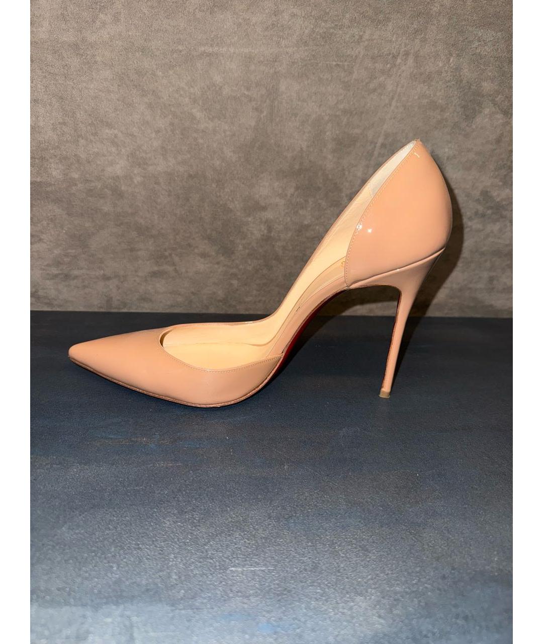 CHRISTIAN LOUBOUTIN Бежевые туфли из лакированной кожи, фото 5
