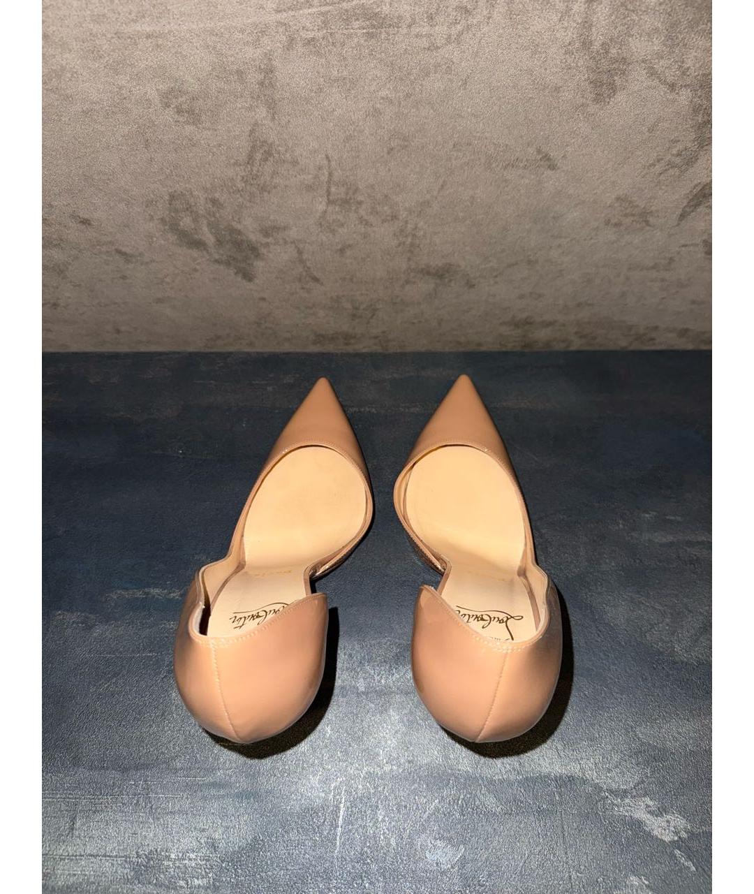 CHRISTIAN LOUBOUTIN Бежевые туфли из лакированной кожи, фото 3