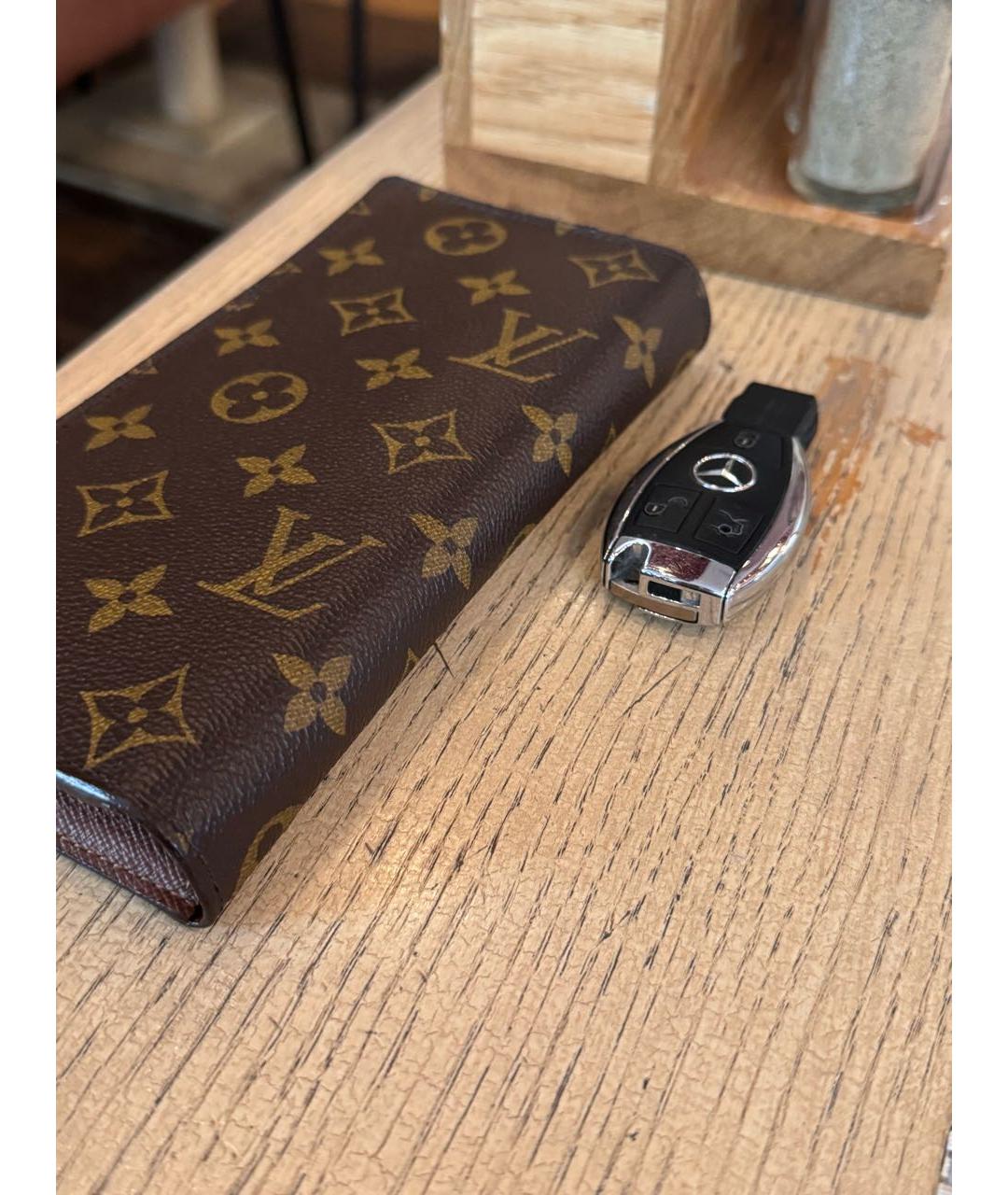 LOUIS VUITTON Коричневый кожаный кошелек, фото 2