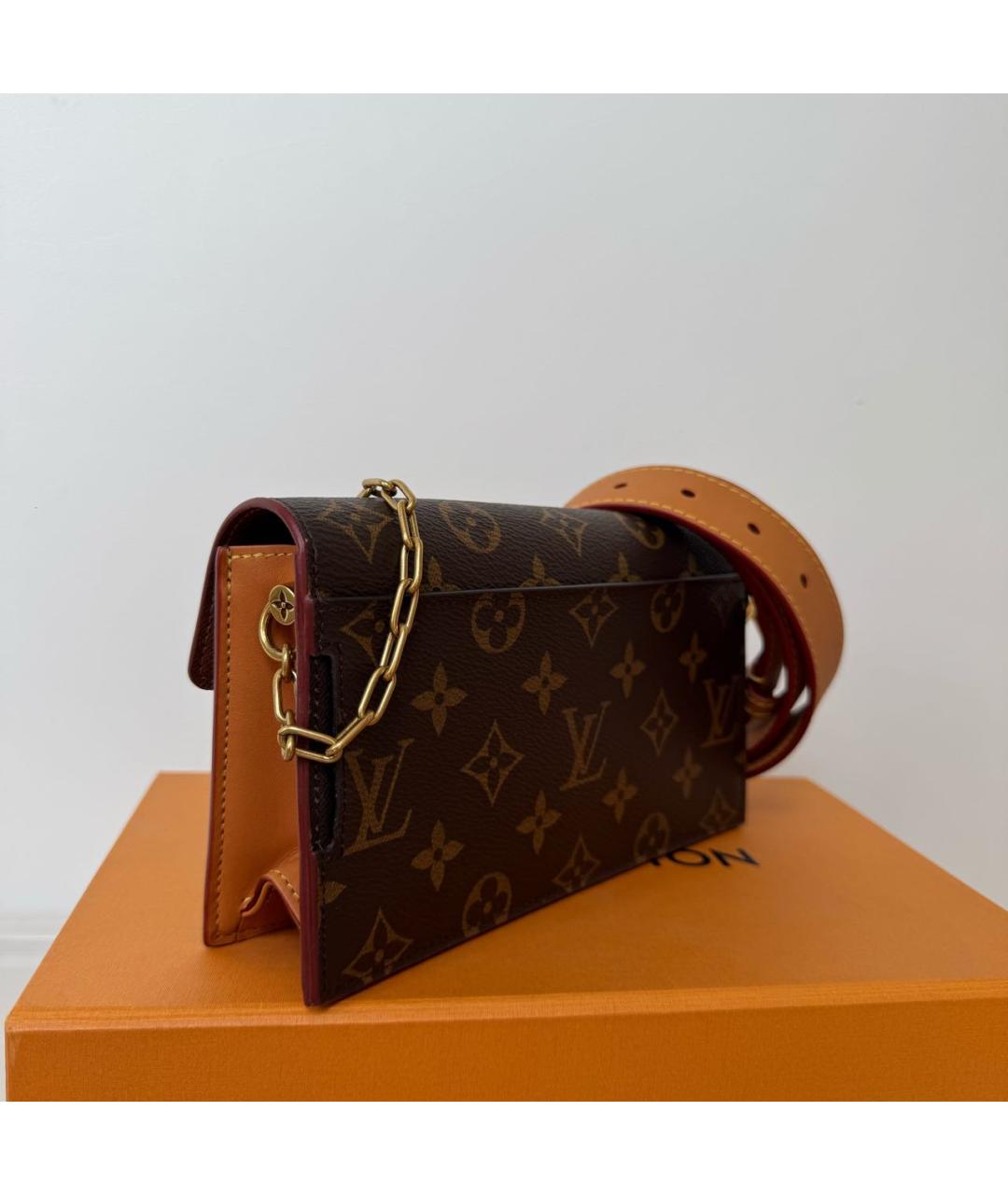 LOUIS VUITTON Коричневая кожаная поясная сумка, фото 5