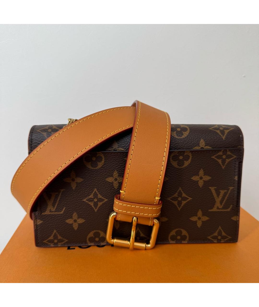 LOUIS VUITTON Коричневая кожаная поясная сумка, фото 7