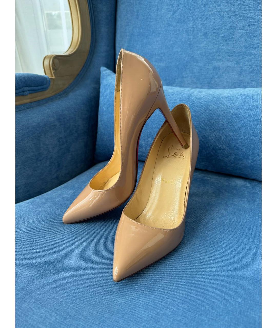 CHRISTIAN LOUBOUTIN Бежевые туфли из лакированной кожи, фото 5