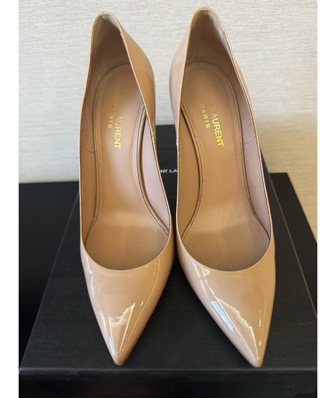 SAINT LAURENT Бежевые туфли из лакированной кожи, фото 2