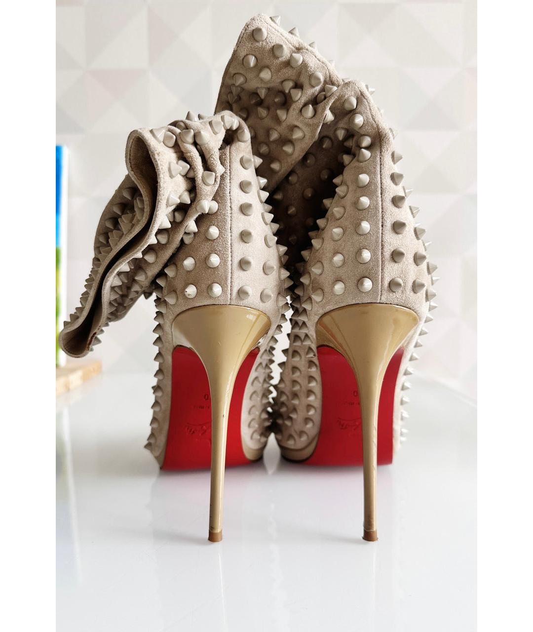 CHRISTIAN LOUBOUTIN Бежевые замшевые ботильоны, фото 4