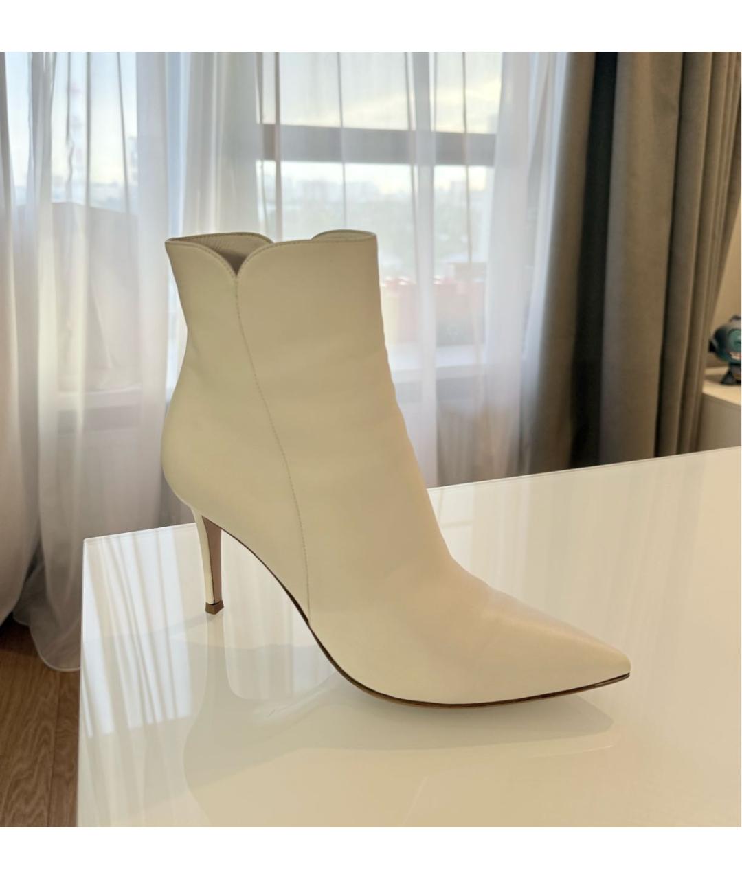 GIANVITO ROSSI Белые кожаные ботильоны, фото 2