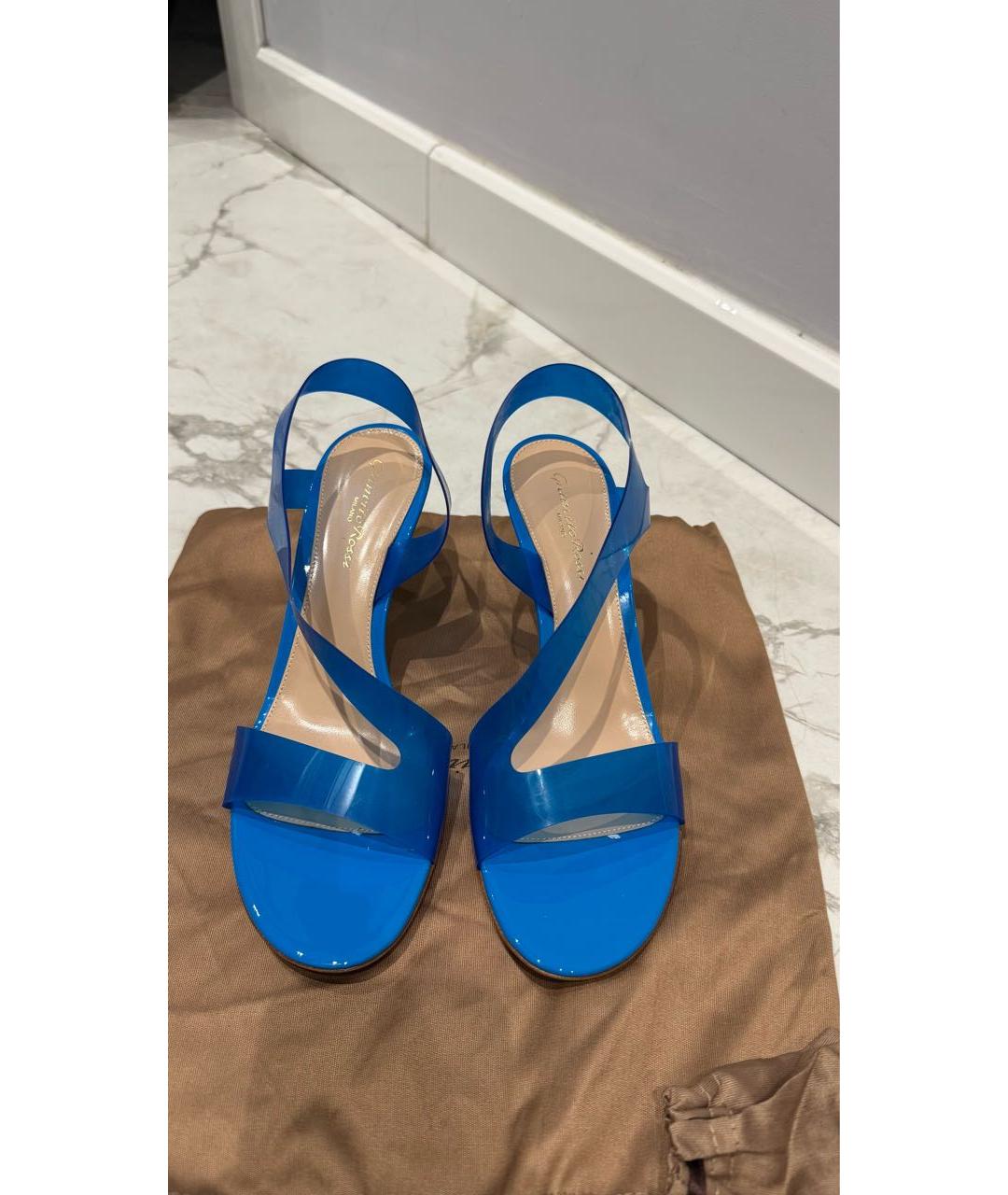 GIANVITO ROSSI Синие резиновые босоножки, фото 2