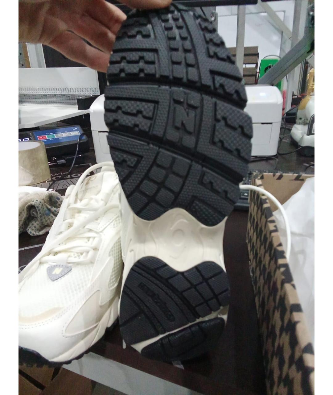 NEW BALANCE Белые неопреновые кроссовки, фото 5
